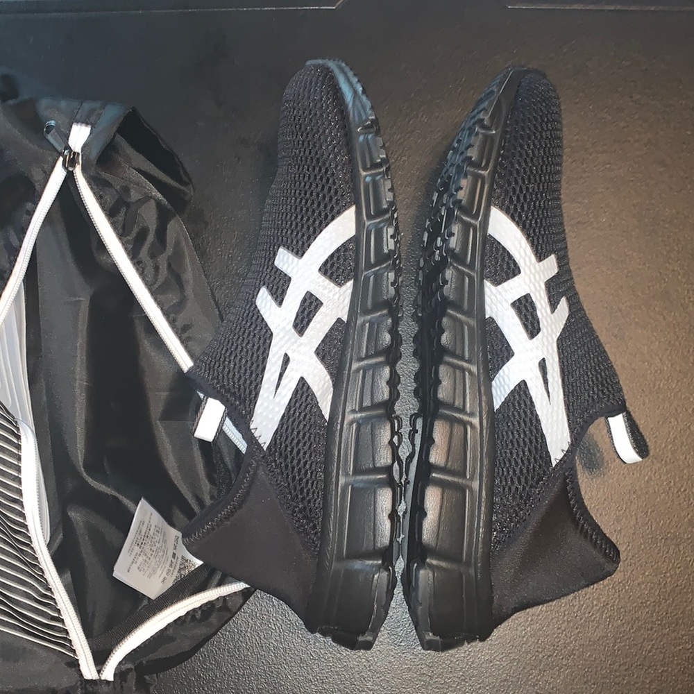 ASICS.